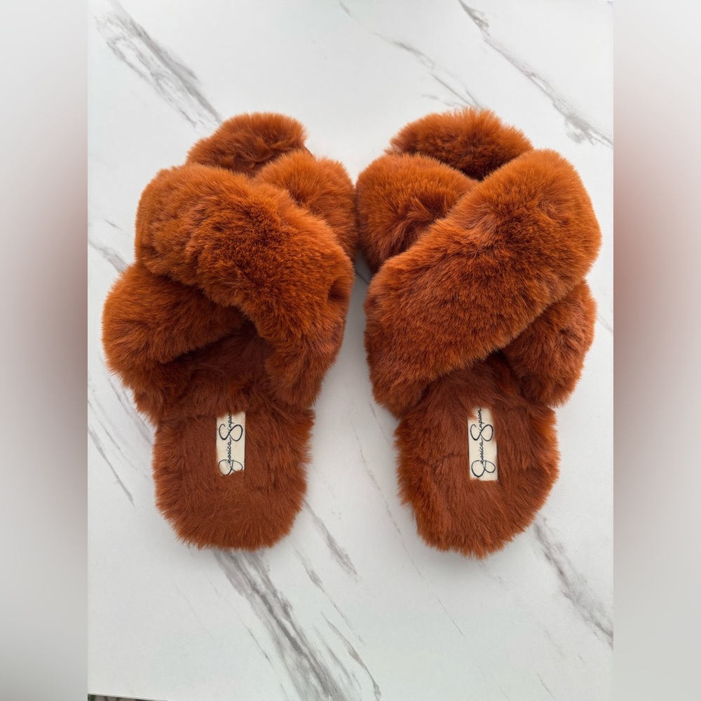 Jessica Simpson Fuzzy Crisscross Slippers – Rust Color, Size Large (8–9)